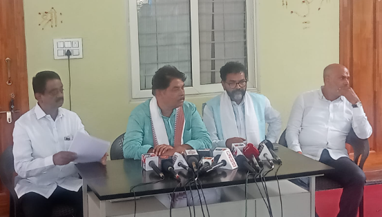 ಆರ್.ಸಿ.ಬಿ ವಿಜಯೋತ್ಸವಕ್ಕೆ ಅನುಮತಿ ನೀಡಿದ ಪತ್ರ ಬಿಡುಗಡೆ ಮಾಡಿ :ವಿ ಪಕ್ಷ ನಾಯಕ ಅಶೋಕ್ ಆಗ್ರಹ ಆರ್.ಸಿ.ಬಿ ವಿಜಯೋತ್ಸವಕ್ಕೆ ಅನುಮತಿ ನೀಡಿದ ಪತ್ರ ಬಿಡುಗಡೆ ಮಾಡಿ :ವಿ ಪಕ್ಷ ನಾಯಕ ಅಶೋಕ್ ಆಗ್ರಹ