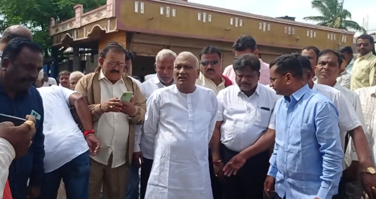 ಸ್ವ ಸರ್ಕಾರದ ಲೋಪ ದೋಷ ಎತ್ತಿ ಹಿಡಿದ : ಶಾಸಕ ರಾಜು ಕಾಗೆ