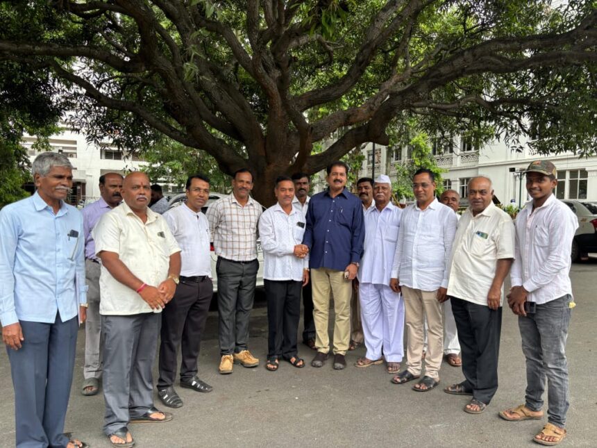 ವಿಧಾನ ಪರಿಷತ್ ಸದಸ್ಯ ಡಿ.ಟಿ. ಶ್ರೀನಿವಾಸ್ ಅವರನ್ನು ಭೇಟಿಯಾದ ಶೀತಲ್ ಮುಂಡೆ ವಿಧಾನ ಪರಿಷತ್ ಸದಸ್ಯ ಡಿ.ಟಿ. ಶ್ರೀನಿವಾಸ್ ಅವರನ್ನು ಭೇಟಿಯಾದ ಶೀತಲ್ ಮುಂಡೆ