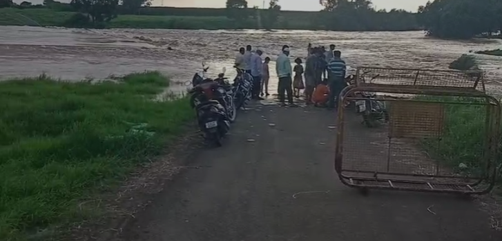 ದೂಧಗಂಗಾ ನದಿಗೆ ಮತ್ತೇ ಪ್ರವಾಹ: ಸಂಚಾರ ಅಸ್ತವ್ಯಸ್ಥ ದೂಧಗಂಗಾ ನದಿಗೆ ಮತ್ತೇ ಪ್ರವಾಹ: ಸಂಚಾರ ಅಸ್ತವ್ಯಸ್ಥ