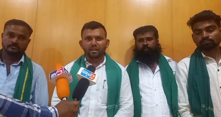 ರೈತರ ಜಮೀನಿಗೆ ನೀರುಣಿಸಲು ಉಚಿತ ವಿದ್ಯುತ್ ಸಂಪರ್ಕ ಕಲ್ಪಿಸಿ ಎಂದು ರೈತರಿಂದ ಅಗ್ರಹ.