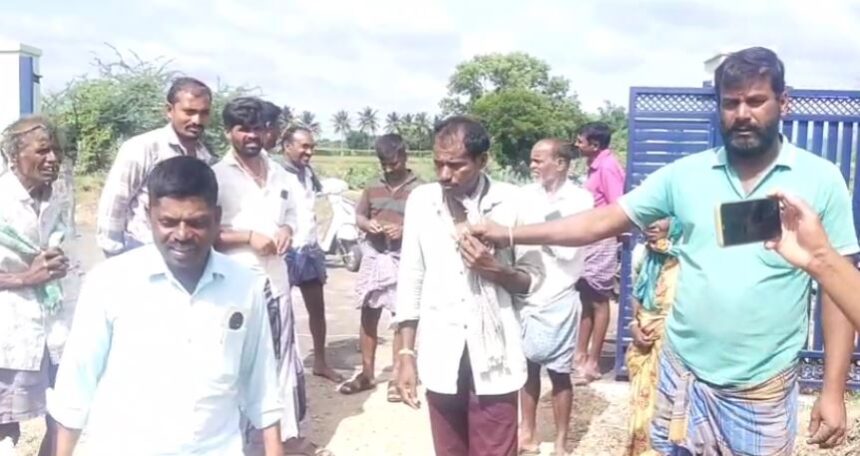 ಜಮೀನುಗಲ್ಲಿ ಮೋಟರ್ ಕಳುವು ಮಾಡಿದ್ದ ಇಬ್ಬರನ್ನು ಪೊಲೀಸ ವಶಕ್ಕೆ ನೀಡಿದ ಗ್ರಾಮಸ್ಥರು ಜಮೀನುಗಲ್ಲಿ ಮೋಟರ್ ಕಳುವು ಮಾಡಿದ್ದ ಇಬ್ಬರನ್ನು ಪೊಲೀಸ ವಶಕ್ಕೆ ನೀಡಿದ ಗ್ರಾಮಸ್ಥರು