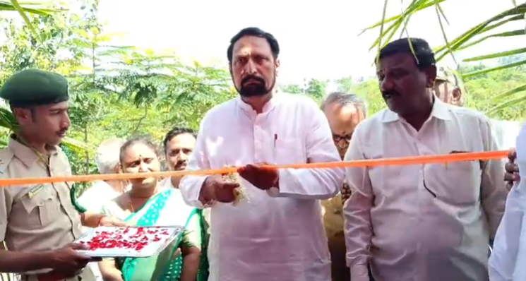 ಯೋಗಾಸನ ಕಟ್ಟೆ ಉದ್ಘಾಟನೆ : ಶಾಸಕ ಲಕ್ಷ್ಮಣ ಸವದಿ ಯೋಗಾಸನ ಕಟ್ಟೆ ಉದ್ಘಾಟನೆ : ಶಾಸಕ ಲಕ್ಷ್ಮಣ ಸವದಿ