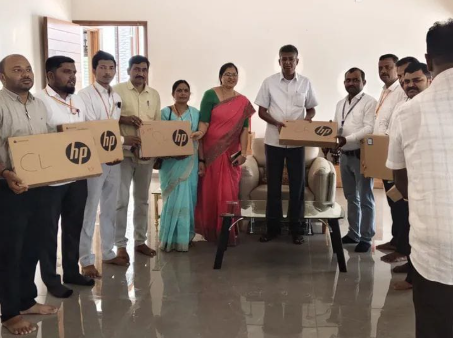 ಕ್ಷೇತ್ರದಗ್ರಾಮ ಆಡಳಿತ ಅಧಿಕಾರಿಗಳಿಗೆ ಲೇಪಟ್ವಾಪ್ ವಿತರಣೆ. ಕ್ಷೇತ್ರದಗ್ರಾಮ ಆಡಳಿತ ಅಧಿಕಾರಿಗಳಿಗೆ ಲೇಪಟ್ವಾಪ್ ವಿತರಣೆ.