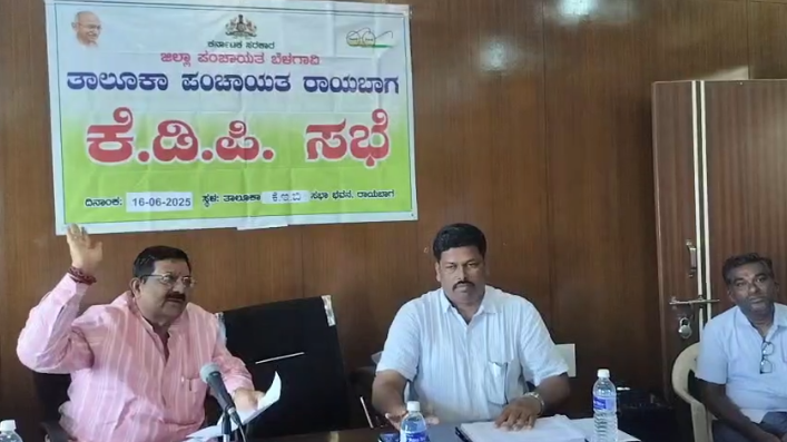 ರಾಯಬಾಗ ನಟ ನಡುವೆ ಮುಖ್ಯ ರಸ್ತೆಯ ಮೇಲೆ ಮೇಕೆಗಳ ಸಂತೆ ಸಂಚಾರಿಕರಿಗೆ ತಲೆನೋವು. ರಾಯಬಾಗ ನಟ ನಡುವೆ ಮುಖ್ಯ ರಸ್ತೆಯ ಮೇಲೆ ಮೇಕೆಗಳ ಸಂತೆ ಸಂಚಾರಿಕರಿಗೆ ತಲೆನೋವು.