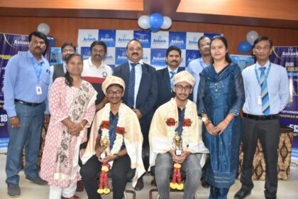 ನೀಟ್ ಸಾಧನೆ : ದೈವಿಕ ಅಂಬಟಿ, ದಕ್ಷ ಶ್ರೀಕಂಠ ರಾಮನಗೌಡರಗೆ ಆಕಾಶ ಅಭಿನಂದನೆ