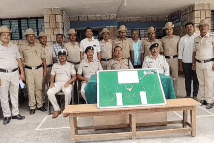 ಹಗಲು ಮನೆ ಕಳ್ಳರ ಬಂಧನ: ಕಾರು,ಆಭರಣ, ಮೊಬೈಲ ವಶಕ್ಕೆ ಪೋಲಿಸರ ಕಾರ್ಯಕ್ಕೆ ಸ್ಥಳಿಯರ ಮೆಚ್ಚುಗೆ.