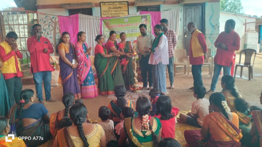 ಮಲ್ಲಮ್ಮನ ಬೆಳವಡಿ ಜ್ಞಾನವಿಕಾಸ ಕಾರ್ಯಕ್ರಮದ ಅಡಿಯಲ್ಲಿ ಬೀದಿ ನಾಟಕ ಪ್ರದರ್ಶನ ಮಲ್ಲಮ್ಮನ ಬೆಳವಡಿ ಜ್ಞಾನವಿಕಾಸ ಕಾರ್ಯಕ್ರಮದ ಅಡಿಯಲ್ಲಿ ಬೀದಿ ನಾಟಕ ಪ್ರದರ್ಶನ