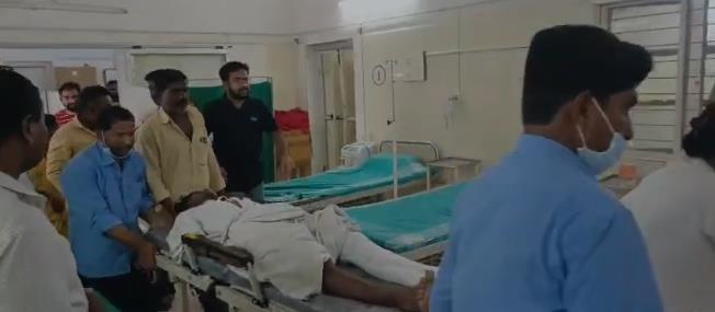 ಮೈನಿಂಗ್ ವೇಳೆ ಮಣ್ಣು ಕುಸಿತ: ಓರ್ವ ಸಾವು, ಇನ್ನೋರ್ವನಿಗೆ ಗಾಯ ಮೈನಿಂಗ್ ವೇಳೆ ಮಣ್ಣು ಕುಸಿತ: ಓರ್ವ ಸಾವು, ಇನ್ನೋರ್ವನಿಗೆ ಗಾಯ