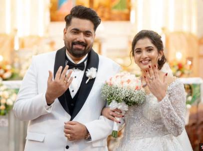 ನಟಿ ಸೋನಲ್ ಈಗಲೂ ಚಿತ್ರರಂಗದಲ್ಲಿ ಬ್ಯೂಜಿ ನಟಿ ಸೋನಲ್ ಈಗಲೂ ಚಿತ್ರರಂಗದಲ್ಲಿ ಬ್ಯೂಜಿ