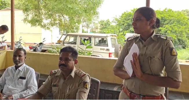 ಬಕ್ರೀದ್ ಹಬ್ಬ ಆಚರಣೆ ಅಂಗವಾಗಿ ಪೊಲೀಸ್ ಇಲಾಖೆಯಿಂದ ಶಾಂತಿ ಸಭೆ ಬಕ್ರೀದ್ ಹಬ್ಬ ಆಚರಣೆ ಅಂಗವಾಗಿ ಪೊಲೀಸ್ ಇಲಾಖೆಯಿಂದ ಶಾಂತಿ ಸಭೆ