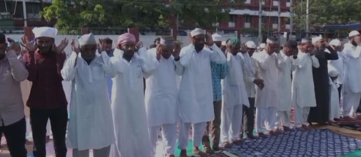 ಶ್ರದ್ಧಾ ಭಕ್ತಿಯಿಂದ ಬಕ್ರೀದ್ ಆಚರಣೆ ಸಾಮೂಹಿಕ ಪ್ರಾರ್ಥನೆ ಶ್ರದ್ಧಾ ಭಕ್ತಿಯಿಂದ ಬಕ್ರೀದ್ ಆಚರಣೆ ಸಾಮೂಹಿಕ ಪ್ರಾರ್ಥನೆ