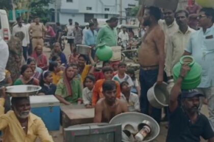 ವಸತಿ, ಪರಿಹಾರಕ್ಕೆ ಆಗ್ರಹಿಸಿ ರಸ್ತೆ ತಡೆದು ಆಕ್ರೋಶ