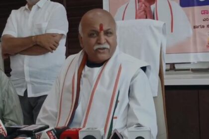 ಸಶಕ್ತ ಹಿಂದೂ ರಾಷ್ಟ್ರ ನಿರ್ಮಾಣಕ್ಕಾಗಿ ಹಿಂದೂಗಳು ಮೂರು ಮಕ್ಕಳನ್ನು ಹೆರಬೇಕು: ಡಾ. ಪ್ರವೀಣಭಾಯಿ ತೊಗಾಡಿಯಾ