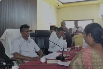 ಹುಕ್ಕೇರಿ ತಾಲೂಕಾ ಪಂಚಾಯಿತಿ ಸಭಾಭವನದಲ್ಲಿ ಕುಂದುಕೊರತಗಳ ಬಗ್ಗೆ ಸಭೆ