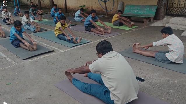 ವಸತಿ ನಿಲಯದಲ್ಲಿ ಅಂತರರಾಷ್ಟ್ರೀಯ ಯೋಗ ದಿನಾಚರಣೆ