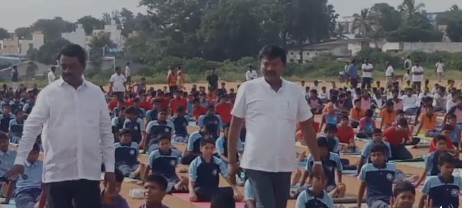 ಜಗತ್ತಿಗೆ ಯೋಗ ಪರಿಚಯಿಸಿದ ಕೀರ್ತಿ ಭಾರತ ದೇಶದ್ದಾಗಿದೆ : ಶಾಸಕ ಎಸ್ ಮುನಿರಾಜು ಜಗತ್ತಿಗೆ ಯೋಗ ಪರಿಚಯಿಸಿದ ಕೀರ್ತಿ ಭಾರತ ದೇಶದ್ದಾಗಿದೆ : ಶಾಸಕ ಎಸ್ ಮುನಿರಾಜು