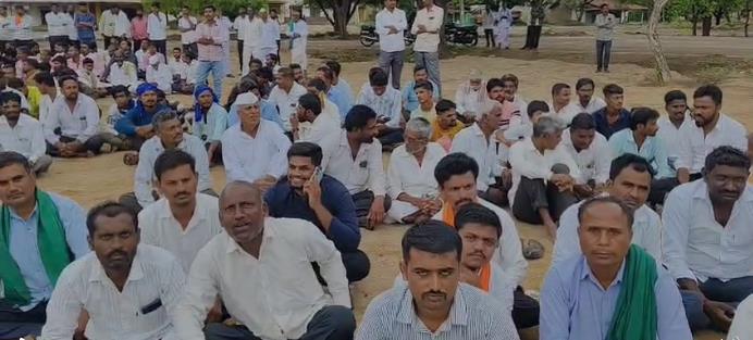  ಶಿವಾಪುರ ಸ್ವಾಮಿಜಿ ಮತ್ತೆ ಮರಳಿ ಮಠಕ್ಕೆ ಬರಬೇಕೆಂದು ಗ್ರಾಮಸ್ಥರಿಂದ ಪಟ್ಟು- ಪ್ರತಿಭಟನೆ