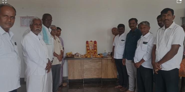 ಸರ್ವ ಜನಾಂಗದ ನಾಯಕ ಕೆಂಪೇಗೌಡರು : ತಹಸೀಲ್ದಾರ್ ಶ್ರೀನಿವಾಸಲು ನಾಯುಡು ಸರ್ವ ಜನಾಂಗದ ನಾಯಕ ಕೆಂಪೇಗೌಡರು : ತಹಸೀಲ್ದಾರ್ ಶ್ರೀನಿವಾಸಲು ನಾಯುಡು