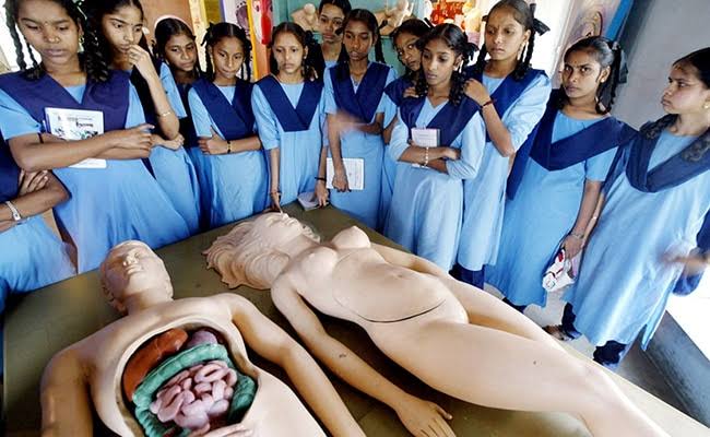 ಈ ವರ್ಷದಿಂದಲೇ ಶಾಲಾ ಮಕ್ಕಳಿಗೆ ಲೈಂಗಿಕ ಶಿಕ್ಷಣ : ಹಿಂದೂ ಸಂಘಟನೆಗಳ ಆಕ್ರೋಶ ಈ ವರ್ಷದಿಂದಲೇ ಶಾಲಾ ಮಕ್ಕಳಿಗೆ ಲೈಂಗಿಕ ಶಿಕ್ಷಣ : ಹಿಂದೂ ಸಂಘಟನೆಗಳ ಆಕ್ರೋಶ