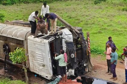 ಚನ್ನಮ್ಮನ ಕಿತ್ತೂರು: ಟ್ಯಾಂಕರ್ ಡಿಕ್ಕಿ ಹೊಡೆದು ಮೂವರು ಸ್ಥಳದಲ್ಲೇ ಸಾವು 