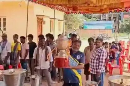 ಆರ್‌ಸಿಬಿ ಗೆದ್ದಿದ್ದಕ್ಕೆ ಇಡೀ ಊರಿಗೆ ಬಾಡೂಟ : ಮೃತರಿಗೆ ಶ್ರದ್ಧಾಂಜಲಿ