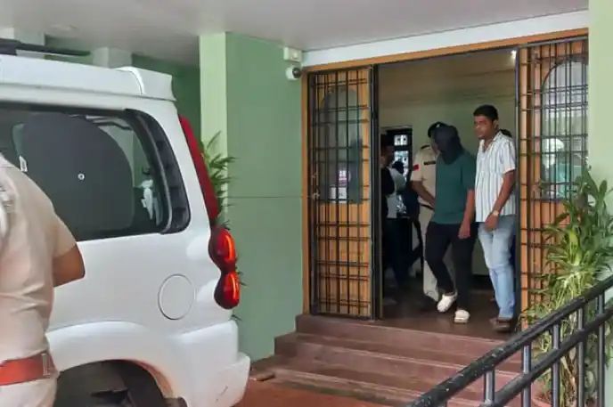 ಮದುವೆಯಾಗುವುದಕ್ಕೆ ಗೋವಾಕ್ಕೆ ಬಂದಿದ್ದ ಪ್ರೇಮಿಗಳ ಮನಸ್ತಾಪ : ಯುವತಿಯ ಕೊಲೆ ಮದುವೆಯಾಗುವುದಕ್ಕೆ ಗೋವಾಕ್ಕೆ ಬಂದಿದ್ದ ಪ್ರೇಮಿಗಳ ಮನಸ್ತಾಪ : ಯುವತಿಯ ಕೊಲೆ