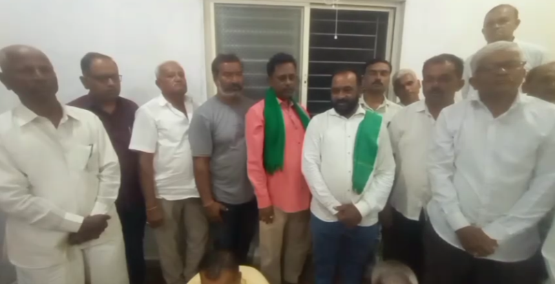 ಕಬ್ಬಿಗೆ ಎರಡನೇ ಕಂತು 500 ರೂಪಾಯಿ ಪಾವತಿಸುವಂತೆ ರೈತರ ಒತ್ತಾಯ.