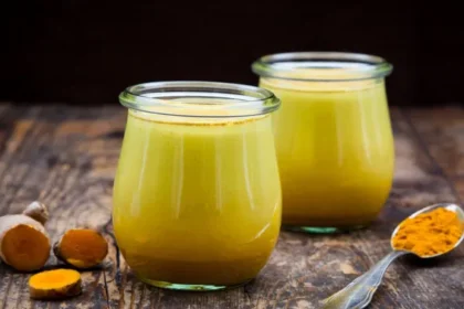 ಹಾಲಿಗೆ ಈ ಪುಡಿ ಹಾಕಿ ಕುಡಿಯಿರಿ ರೋಗನಿರೋಧಕ ಶಕ್ತಿ ಹೆಚ್ಚಾಗುತ್ತದೆ