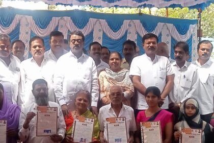 ಹೆಗ್ಗನಹಳ್ಳಿ ವಾರ್ಡಿನಲ್ಲಿ ಸ್ಲಂ ಬೋರ್ಡ್ ವತಿಯಿಂದ ಹಕ್ಕು ಪ್ರಮಾಣ ಪತ್ರ ವಿತರಿಸಿದ : ಶಾಸಕ ಎಸ್ ಮುನಿರಾಜು”