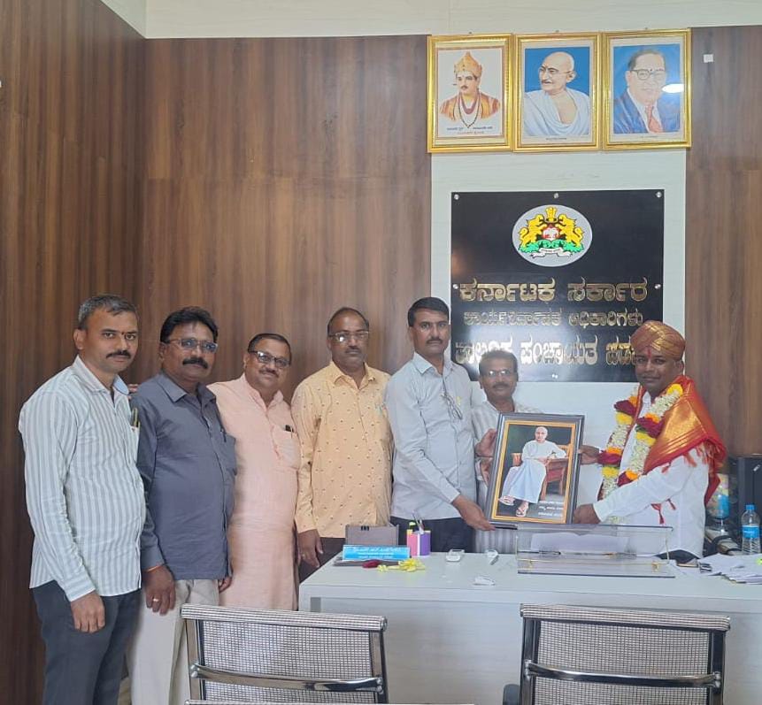 ಜಿಲ್ಲಾ ಸರ್ವೋತ್ತಮ ಸೇವಾ ಪ್ರಶಸ್ತಿ ವಿಜೇತ ಖಡಗೆಕರಗೆ ಸನ್ಮಾನ