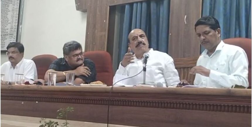 ತಾಲೂಕ ಪಂಚಾಯತ್ ಸಭಾಭವನದಲ್ಲಿ ಪ್ರಗತಿ ಪರಿಶೀಲನಾ ಸಭೆ ತಾಲೂಕ ಪಂಚಾಯತ್ ಸಭಾಭವನದಲ್ಲಿ ಪ್ರಗತಿ ಪರಿಶೀಲನಾ ಸಭೆ