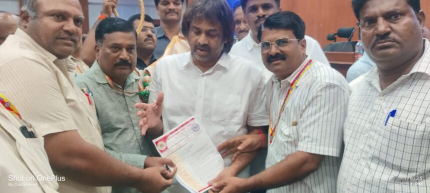 ಕರ್ನಾಟಕ ಶಿಕ್ಷಕರ ಸಂಘಗಳ ಪರಿಷತ್ತಿನಿಂದ ವಿವಿಧ ಸಮಸ್ಯೆಗಳನ್ನು ಬಗೆಹರಿಸಲು ಶಿಕ್ಷಣ ಸಚಿವರಿಗೆ ಮನವಿ