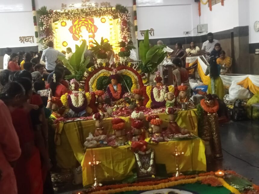 ಹೆಗ್ಗನಹಳ್ಳಿಯಲ್ಲಿ ಶಿರಡಿ ಸಾಯಿಬಾಬಾನಿಗೆ ವಿಶೇಷ ಪೂಜಾ ಪುನಸ್ಕಾರ ಹೂವಿನ ಅಲಕಾರ ಹೆಗ್ಗನಹಳ್ಳಿಯಲ್ಲಿ ಶಿರಡಿ ಸಾಯಿಬಾಬಾನಿಗೆ ವಿಶೇಷ ಪೂಜಾ ಪುನಸ್ಕಾರ ಹೂವಿನ ಅಲಕಾರ