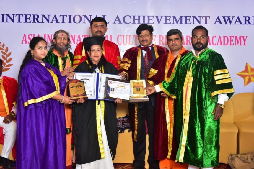 ಜಯಶ್ರೀ ಸೂರ್ಯವಂಶಿ ಅವರಿಗೆ ಗೌರವ ಡಾಕ್ಟರೇಟ್ ಪ್ರದಾನ ಜಯಶ್ರೀ ಸೂರ್ಯವಂಶಿ ಅವರಿಗೆ ಗೌರವ ಡಾಕ್ಟರೇಟ್ ಪ್ರದಾನ