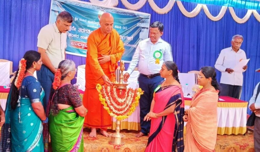 ಸರ್ಕಾರದ ದೃಷ್ಟಿಯಲ್ಲಿ ಶಿಕ್ಷಣ ಇಲಾಖೆ ಒಂದು ಅನುತ್ಪಾದಕ ಬಾಬತ್ತು:ವೀರೇಶಾನಂದ ಸರಸ್ವತಿ ಸ್ವಾಮೀಜಿ ವಿಷಾಧ ಸರ್ಕಾರದ ದೃಷ್ಟಿಯಲ್ಲಿ ಶಿಕ್ಷಣ ಇಲಾಖೆ ಒಂದು ಅನುತ್ಪಾದಕ ಬಾಬತ್ತು:ವೀರೇಶಾನಂದ ಸರಸ್ವತಿ ಸ್ವಾಮೀಜಿ ವಿಷಾಧ