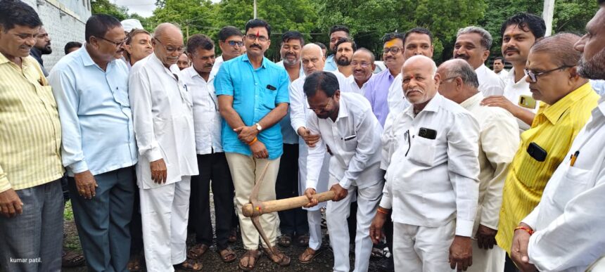 ಕಾಗವಾಡ ರಸ್ತೆ ಅಗಲೀಕರಣ, ರಸ್ತೆ ಕಾಮಗಾರಿಗಳಿಗೆ ಶಾಸಕ ರಾಜು ಕಾಗೆ ಅವರಿಂದ ಚಾಲನೆ ಕಾಗವಾಡ ರಸ್ತೆ ಅಗಲೀಕರಣ, ರಸ್ತೆ ಕಾಮಗಾರಿಗಳಿಗೆ ಶಾಸಕ ರಾಜು ಕಾಗೆ ಅವರಿಂದ ಚಾಲನೆ