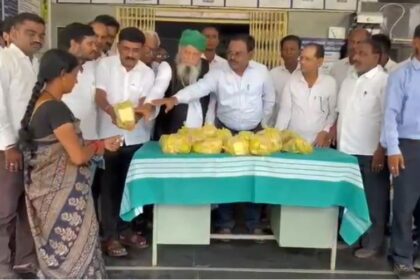 ರೋಗಿಗಳಿಗೆ ಹಣ್ಣು ಹಂಪಲು ವಿತರಣೆ ಮಾಡುವುದರ ಮೂಲಕ ಹುಟ್ಟು ಹಬ್ಬ ಆಚರಣೆ