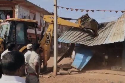 ಬೆಳಂ ಬೆಳಗ್ಗೆ ಜೆಸಿಬಿ ಘರ್ಜನೆ,ಅನಧಿಕೃತ ಅಂಗಡಿ ತೆರವು