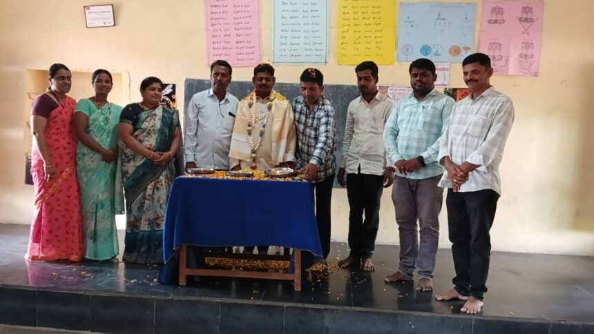 ವಿದ್ಯಾರ್ಥಿಗಳಿಗೆ ರಾಷ್ಟ್ರೀಯ ನಾಯಕರ ಭಾವಚಿತ್ರ ನೀಡಿ ಹುಟ್ಟು ಹಬ್ಬ ಆಚರಣೆ ವಿದ್ಯಾರ್ಥಿಗಳಿಗೆ ರಾಷ್ಟ್ರೀಯ ನಾಯಕರ ಭಾವಚಿತ್ರ ನೀಡಿ ಹುಟ್ಟು ಹಬ್ಬ ಆಚರಣೆ