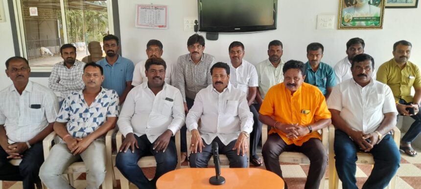 ಮಾದಕ ವಸ್ತು ಸಾಗಣೆದಾರರಿಗೆ ಪೊಲೀಸರ ರಕ್ಷಣೆ : ಮಸಾಲಾ ಜಯರಾಮ್ ಆರೋಪ, ಎಸ್ಪಿ ಕಛೇರಿ ಎದುರು ಧರಣಿ, ಎಚ್ಚರಿಕೆ