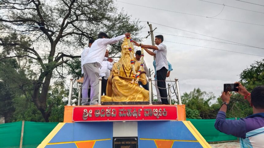 ನೇಗಿನಾಳ ಗ್ರಾಮದಲ್ಲಿ ಶ್ರೀ ಆದಿಕವಿ ಮಹರ್ಷಿ ವಾಲ್ಮೀಕಿ ಮೂರ್ತಿಗೆ ಪುಷ್ಪ ಸಲ್ಲಿಸಿದ ರಾಹುಲ್ ಜಾರಕಿಹೊಳಿ
