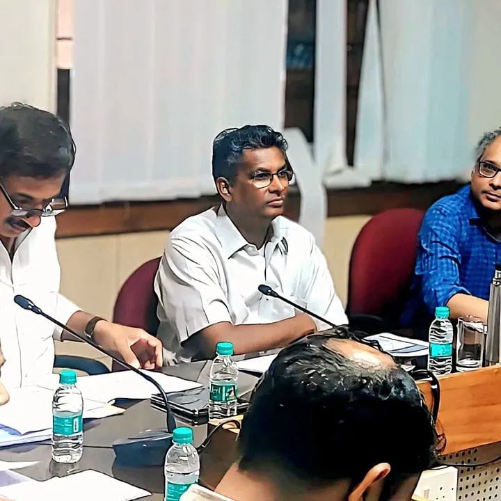 ಬೆಂಗಳೂರು ವಿಕಾಸಸೌಧದಲ್ಲಿ ಬೆಂಗಳೂರು ಸುತ್ತಮುತ್ತಲಿನ ರಸ್ತೆ ಹಾಗೂ ಸೇತುವೆಗಳ ನಿರ್ಮಾಣ ಕುರಿತು ಸಭೆ