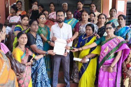 ಅಂಗನವಾಡಿ ಕಾರ್ಯಕರ್ತೆ ಮತ್ತು ಸಹಾಯಕಿಯರಿಗೆ ಬಿ.ಎಲ್.ಓ. ಹುದ್ದೆಯಿಂದ ಕೈಬಿಡಬೇಕೆಂದು ಮನವಿ