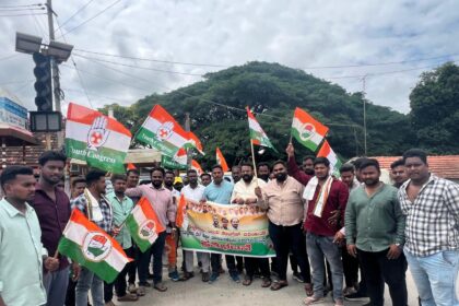 ಕೇಂದ್ರ ಸರ್ಕಾರದ ನೆಡೆಯನ್ನು ಖಂಡಿಸಿ ಕೊಳ್ಳೇಗಾಲದಲ್ಲಿ ಯುವ ಕಾಂಗ್ರೆಸ್ ಜಿಲ್ಲಾ ಅಧ್ಯಕ್ಷ ಯೋಗೇಂದ್ರ ನೇತೃತ್ವದಲ್ಲಿ ಪ್ರತಿಭಟನೆ