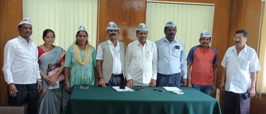 ಸಿದ್ದರಾಮಯ್ಯ ಸರ್ಕಾರ ಭ್ರಷ್ಟಾಚಾರದಲ್ಲಿ ಮುಳುಗಿ ರಾಜ್ಯದ ಅಭಿವೃದ್ಧಿಯನ್ನು ಮರೆತಿದೆ ಎಂದು ರಾಮಾಂಜಿನಪ್ಪ. ಸಿದ್ದರಾಮಯ್ಯ ಸರ್ಕಾರ ಭ್ರಷ್ಟಾಚಾರದಲ್ಲಿ ಮುಳುಗಿ ರಾಜ್ಯದ ಅಭಿವೃದ್ಧಿಯನ್ನು ಮರೆತಿದೆ ಎಂದು ರಾಮಾಂಜಿನಪ್ಪ.