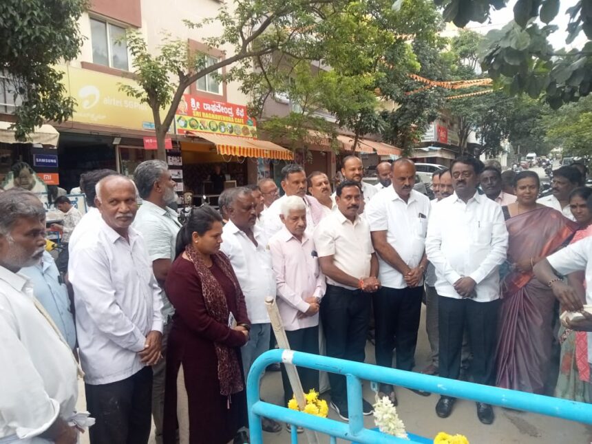 ಜಿಕೆಡಬ್ಲ್ಯೂ ಲೇಔಟದಲ್ಲಿ ಸ್ಯಾನಿಟರಿ ಕಾಮಗಾರಿಗೆ ಚಾಲನೆ :ಶಾಸಕ ಎಸ್ ಮುನಿರಾಜು