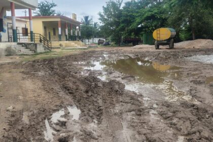 ಕೆಸರು ಗದ್ದೆಯಾದ ಸರ್ಕಾರಿ ಶಾಲಾ ಆವರಣ