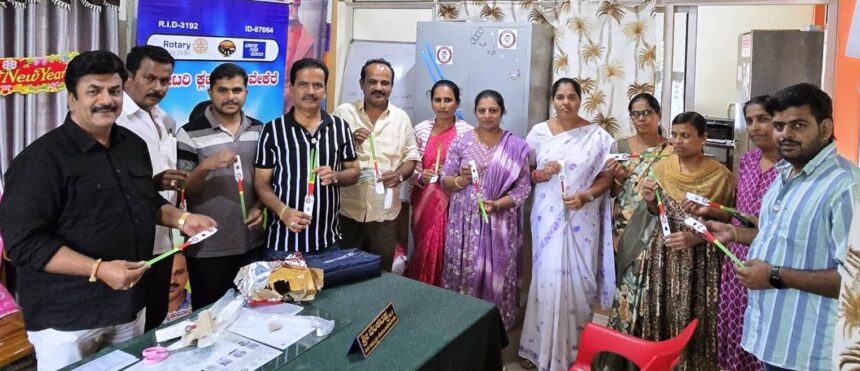 ರೋಟರಿಯಿಂದ 328 ಅಂಗನವಾಡಿಗೆ ಮಕ್ಕಳ ತೋಳಿನ ಸುತ್ತಳತೆ ಟೇಪ್ ವಿತರಣೆ ರೋಟರಿಯಿಂದ 328 ಅಂಗನವಾಡಿಗೆ ಮಕ್ಕಳ ತೋಳಿನ ಸುತ್ತಳತೆ ಟೇಪ್ ವಿತರಣೆ