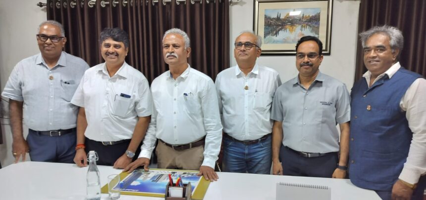 ವಾಣಿಜ್ಯೋದ್ಯಮ ಸಂಘದ ಅಧ್ಯಕ್ಷರಾಗಿ ಪ್ರಭಾಕರ ನಾಗರಮುನ್ನೋಳಿ ಆಯ್ಕೆ ವಾಣಿಜ್ಯೋದ್ಯಮ ಸಂಘದ ಅಧ್ಯಕ್ಷರಾಗಿ ಪ್ರಭಾಕರ ನಾಗರಮುನ್ನೋಳಿ ಆಯ್ಕೆ